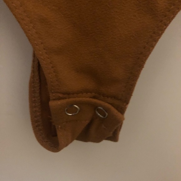 Dynamite v-neck ruched bodysuit - Picture 4 of 4